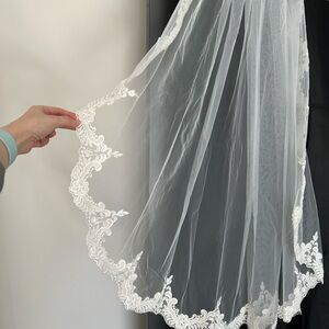 Stunning White Lace Bridal Veil - new and high quality!